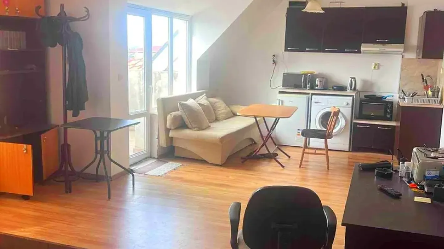 Bright, Fully Furnished Studio in Burgas - Vazrazhdane Area - Image 4