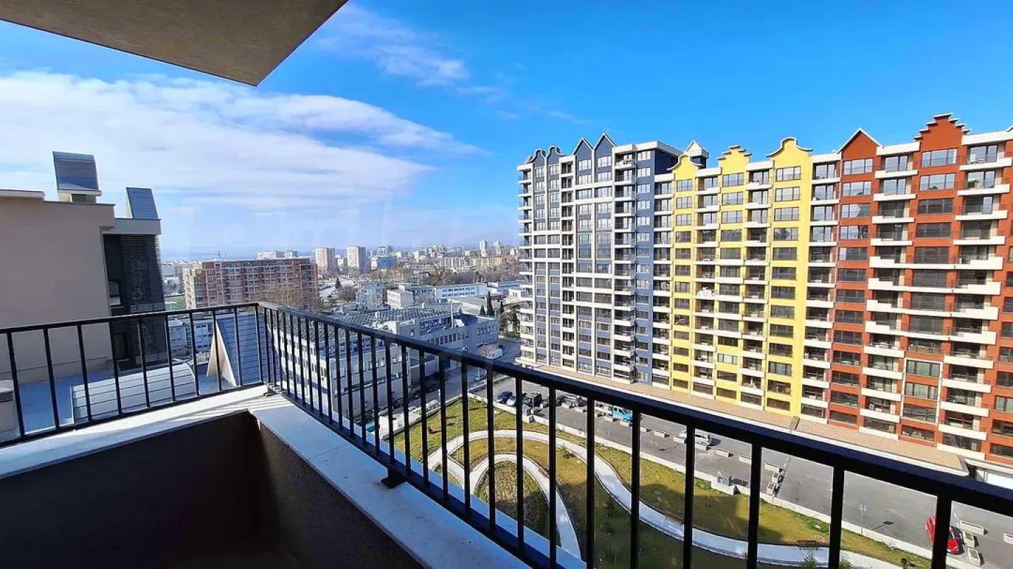 Spacious Two-Bedroom Apartment with Stunning Varna Sea Views - Image 1