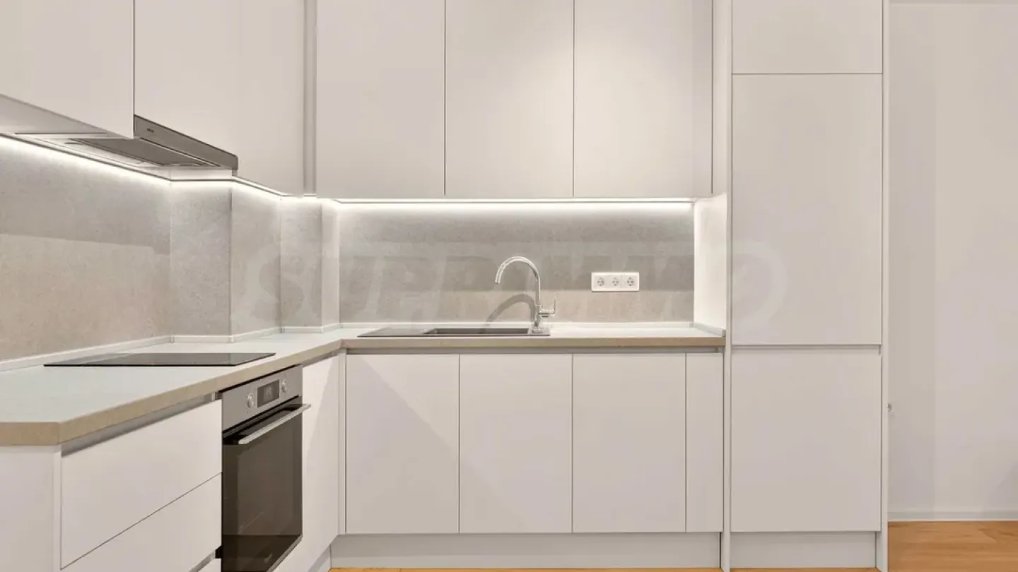 Stylish 2-Bedroom Apartment in Central Varna - Fully Furnished - Image 3