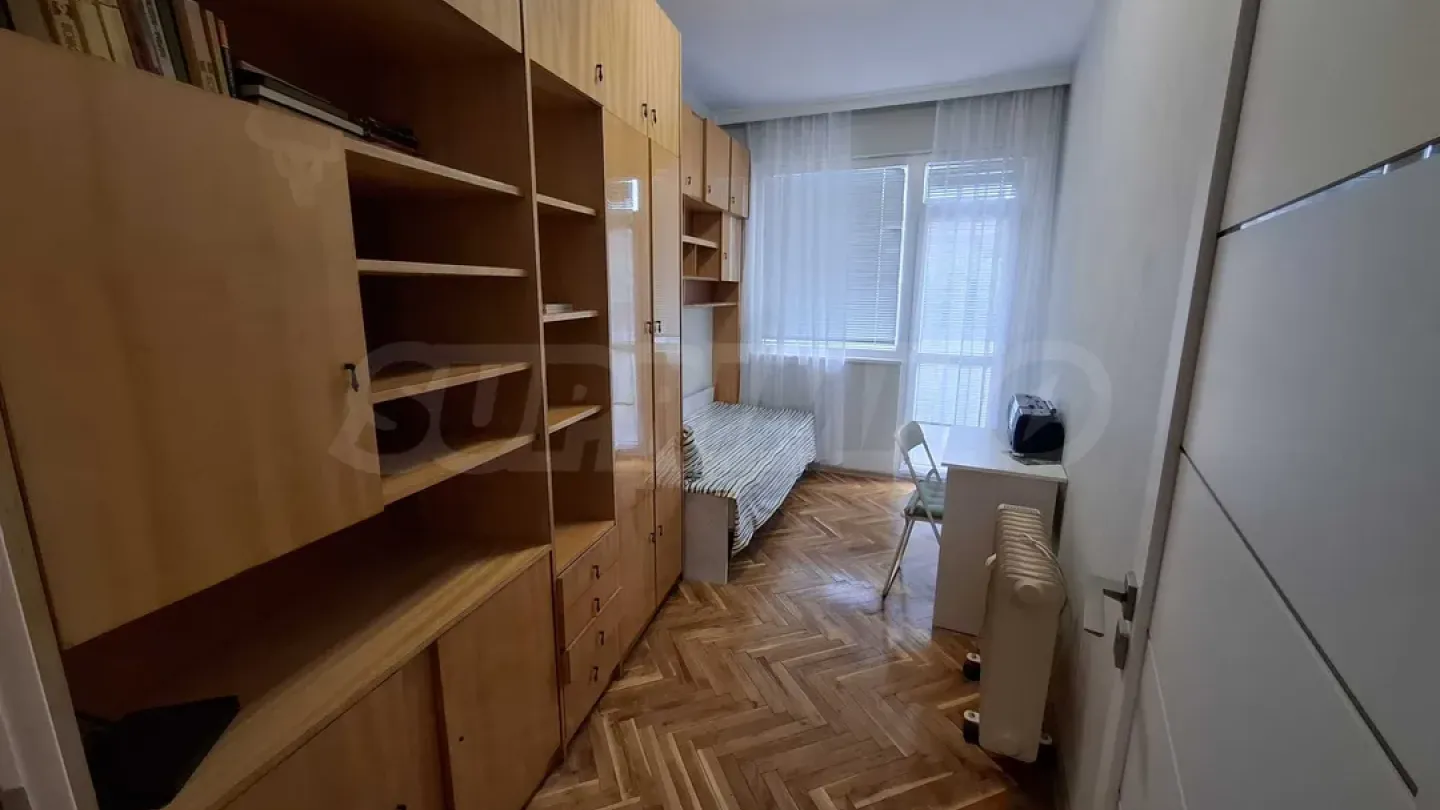 Bright 3-Bedroom Apartment in Varna's Greek Quarter - Fully Furnished - Image 2