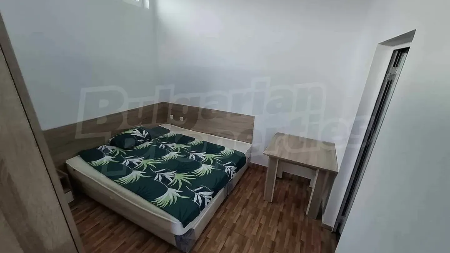 Fully furnished apartment with a private courtyard in Kranevo. - Image 4