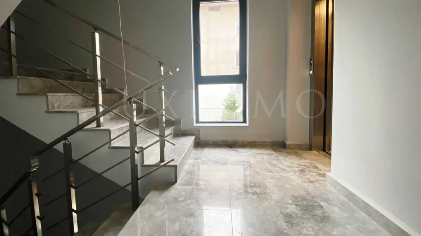Modern 1-Bedroom Apartment w/ Parking - Plovdiv, BG - Image 2