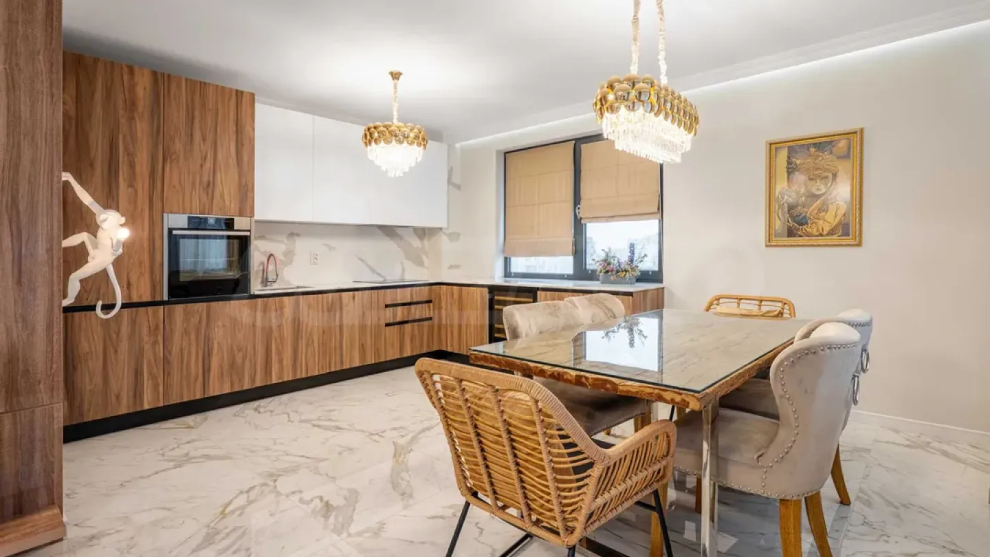 Spacious 3BR Apartment in Kychuk Paris, Plovdiv - Image 3