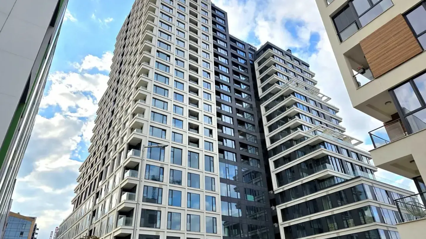 Smart Tower: 2 Bed, Stunning Views, EUR 680K - Image 1