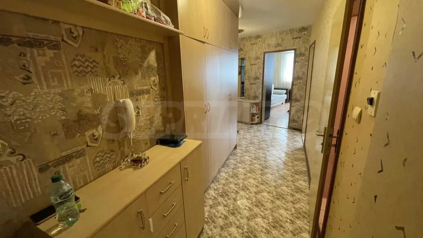 Spacious Varna Apartment with Garage & Terrace - Image 1