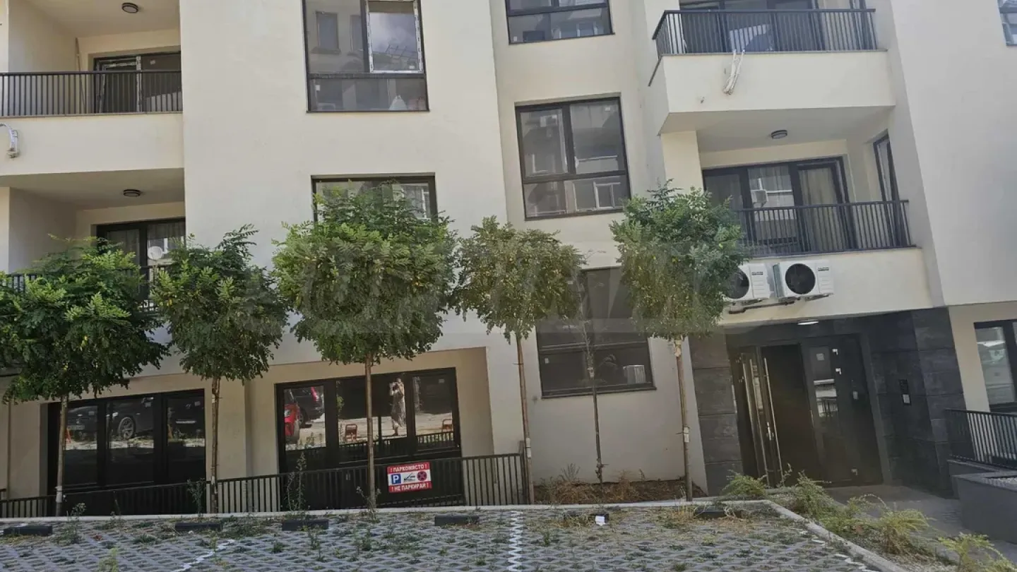 Modern 2-Bedroom Apartment Near Grand Mall, Varna - Image 3