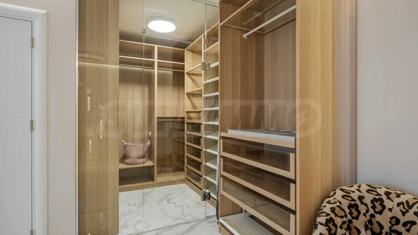 Spacious 3BR Apartment in Kychuk Paris, Plovdiv - Image 2