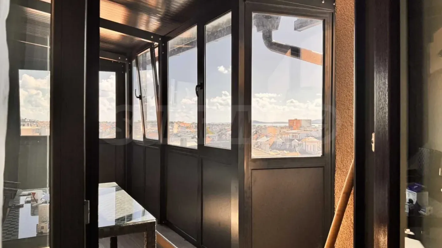 Luxury Burgas Penthouse - Sea Views & 4 Beds - Image 2