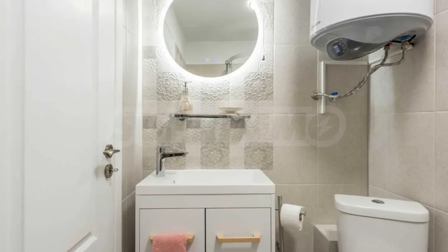 Spacious, Renovated Apartment in Varna's "Greek Quarter" - 3B/2B - Image 1