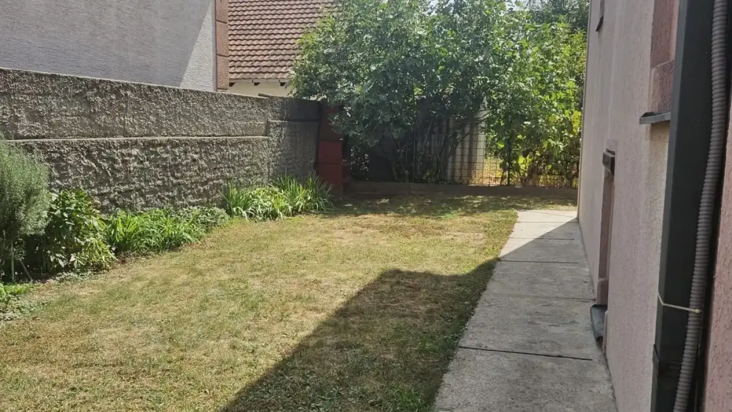 Spacious 5BR Apartment with Internet & Surveillance in Belgrade - Image 3