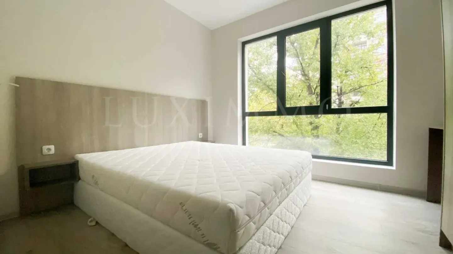 Modern 1-Bedroom Apartment w/ Parking - Plovdiv, BG - Image 3