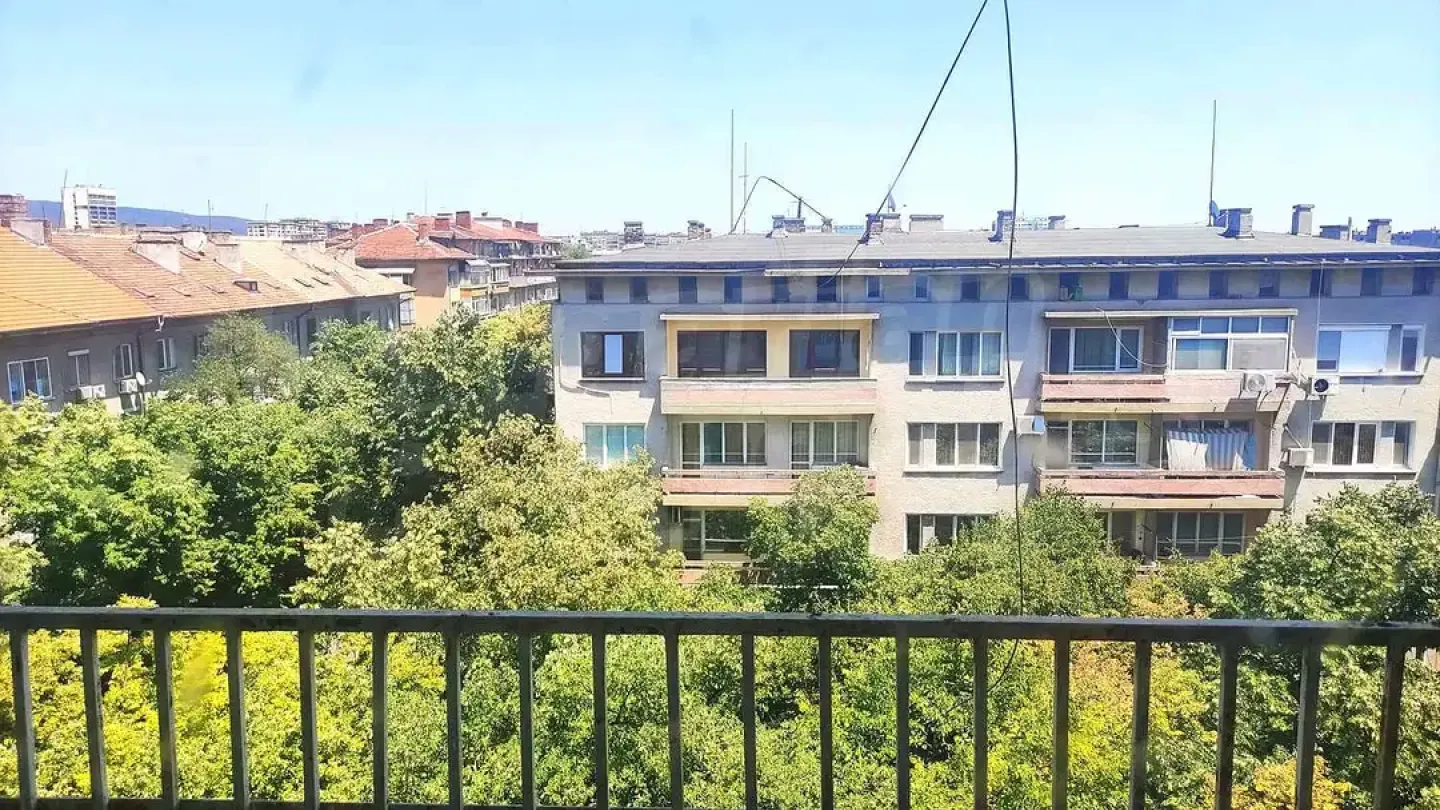 Spacious 3-Bedroom Apartment in Central Stara Zagora for Sale - Image 4