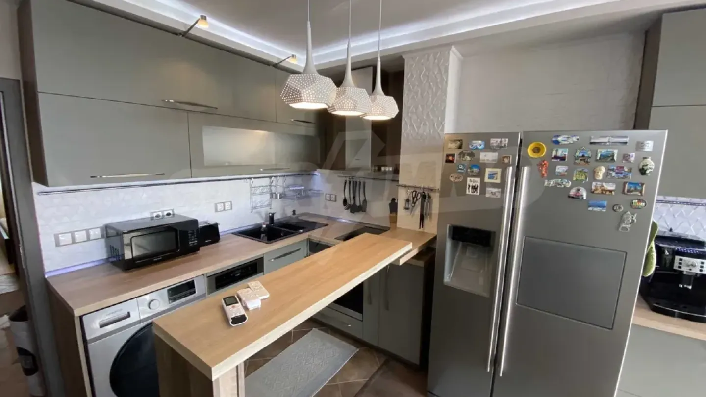 Spacious, Fully Furnished Varna Apartment with Sea Panorama - Image 5