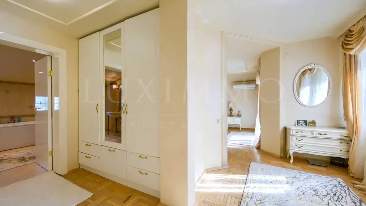 Luxury Sofia Residence: Boyana Estate with Stunning Features - Image 2