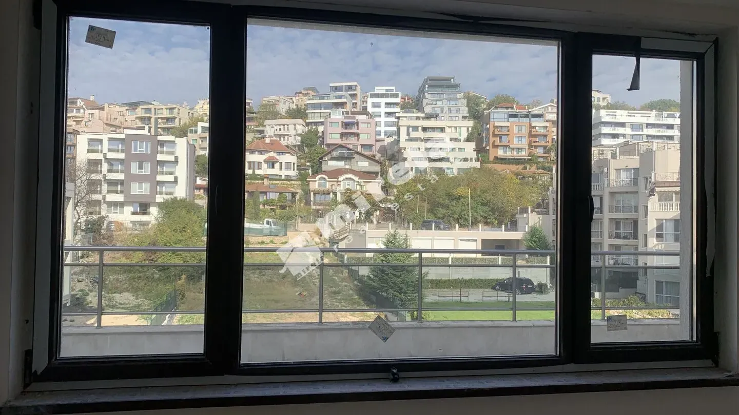 Spacious 2-Bedroom Apartment in Brzha, Varna – First Line Beach - Image 3