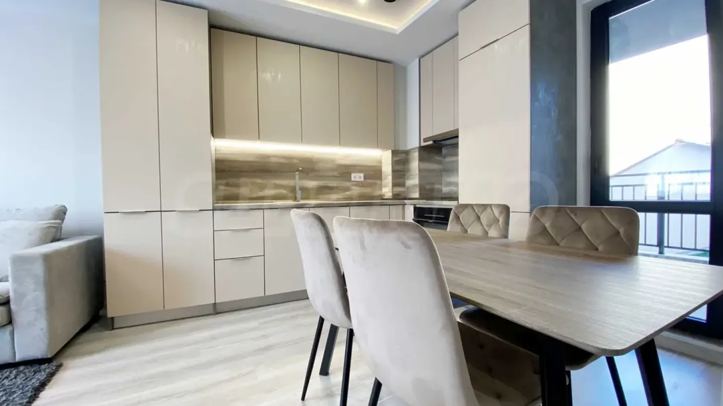 Stylish 3-Bedroom Apartment for Rent in Central Plovdiv - Image 2