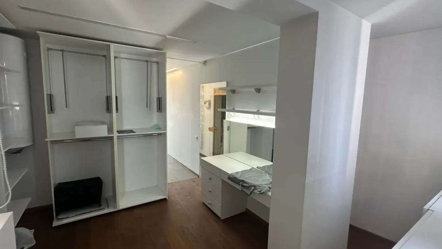 Spacious Apartment with Sea View in Varna's Greek Quarter - Image 1