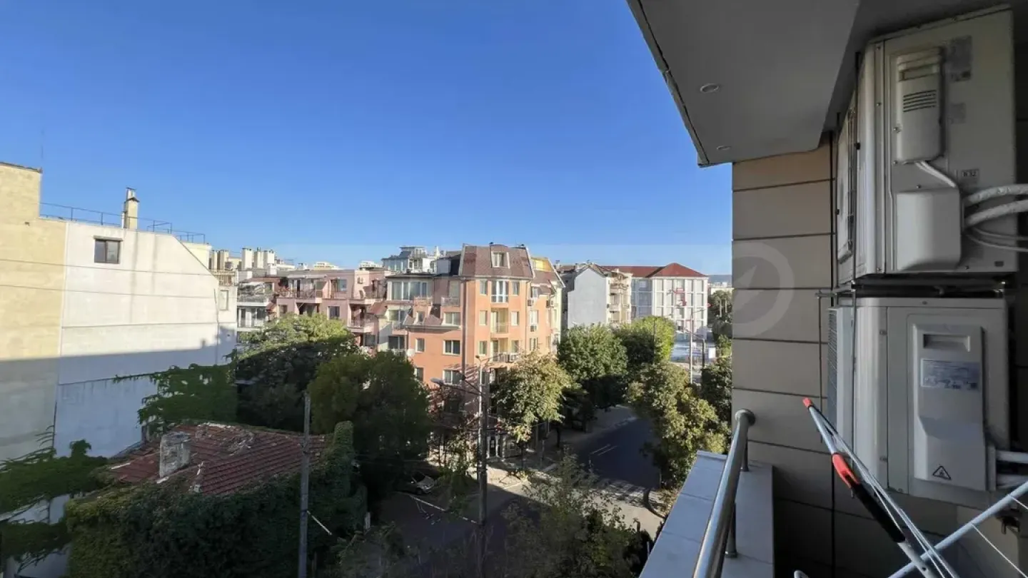 Varna Luxury Apartment with Parking Space - Image 3