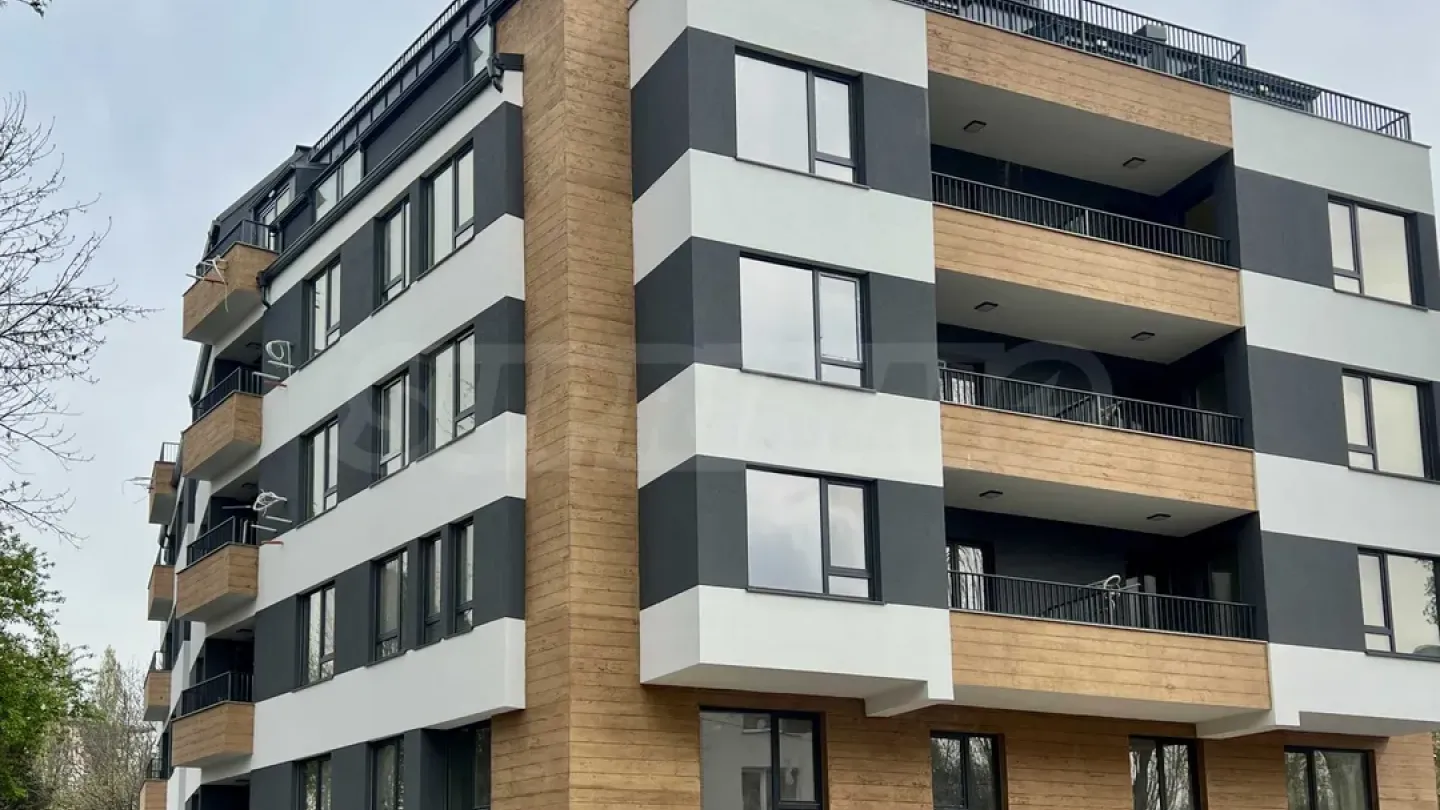 Spacious Apartment with Panoramic Terrace in Sofia - Image 4