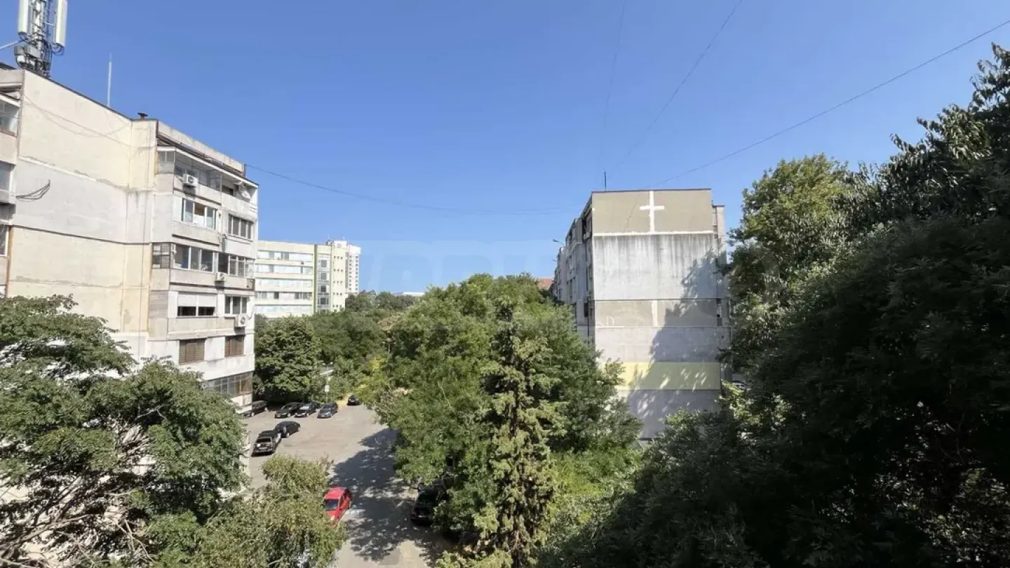 Spacious 2-Bedroom Apartment in Burgas Center - Image 3