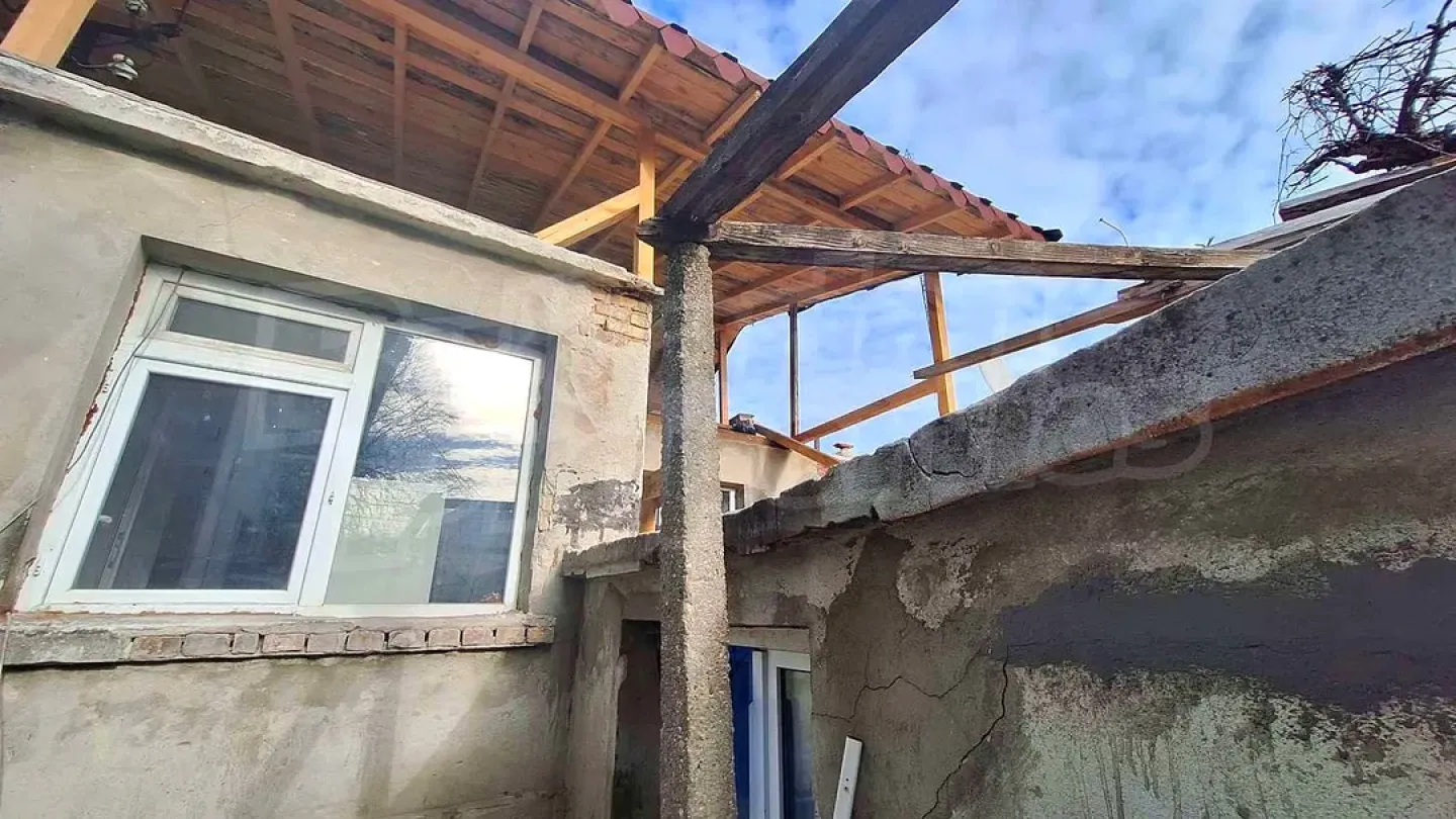 Charming House in Varna's Central District for Renovation - Image 4