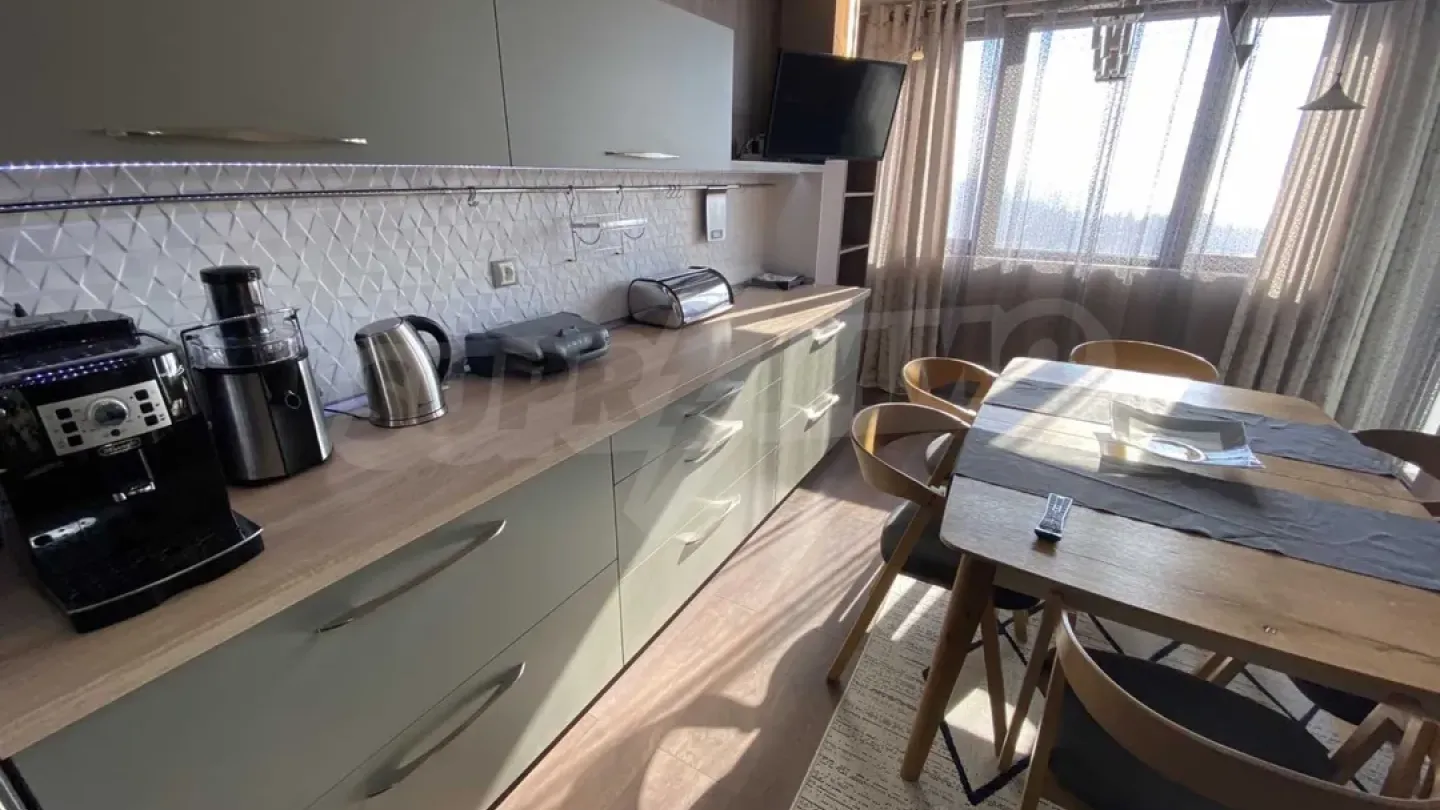 Spacious, Fully Furnished Varna Apartment with Sea Panorama - Image 4