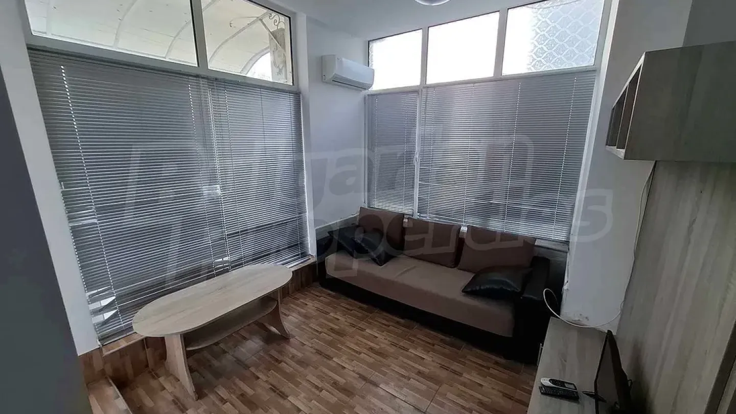 Fully furnished apartment with a private courtyard in Kranevo. - Image 5