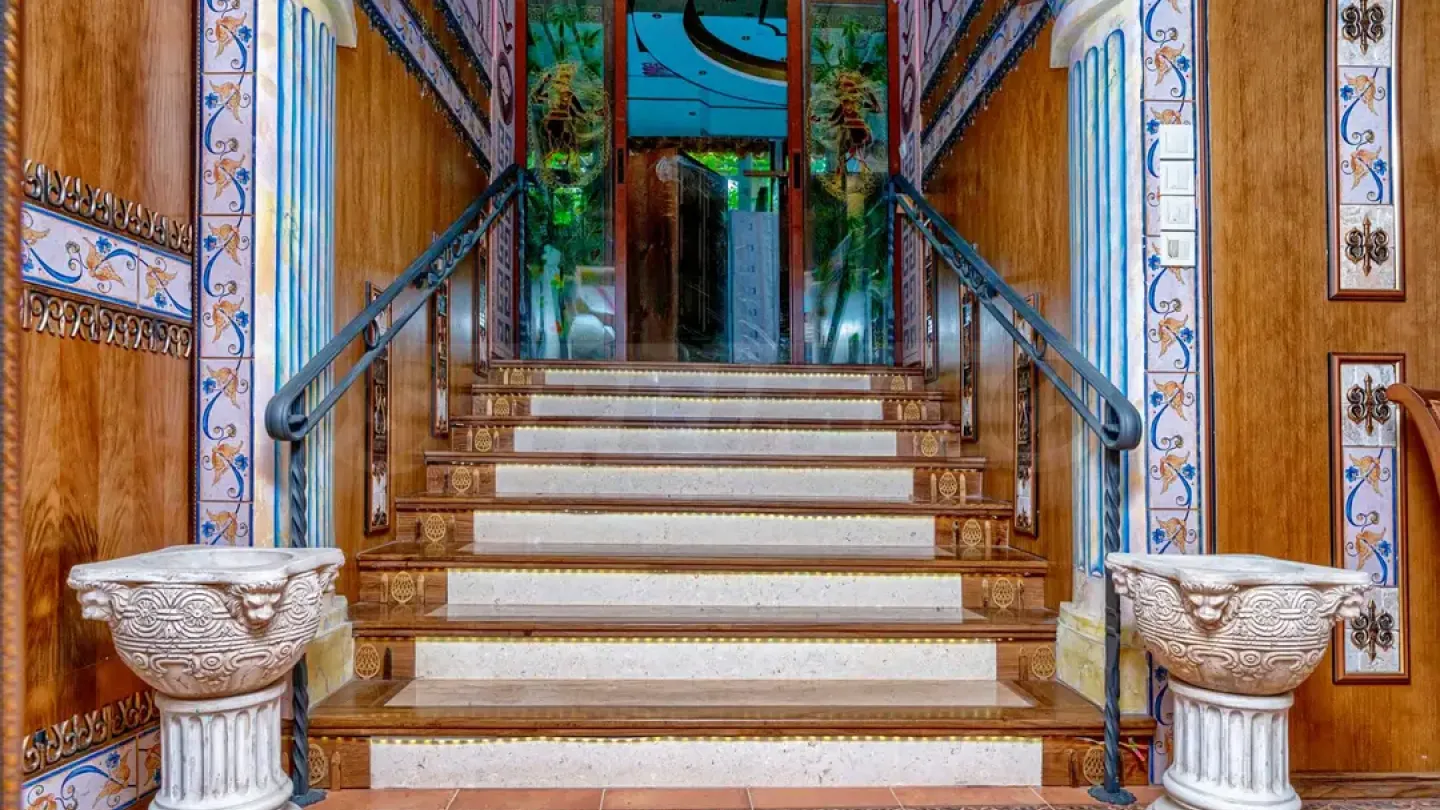 Luxury Plovdiv Mansion with Restaurant & Panoramic Views - Image 4