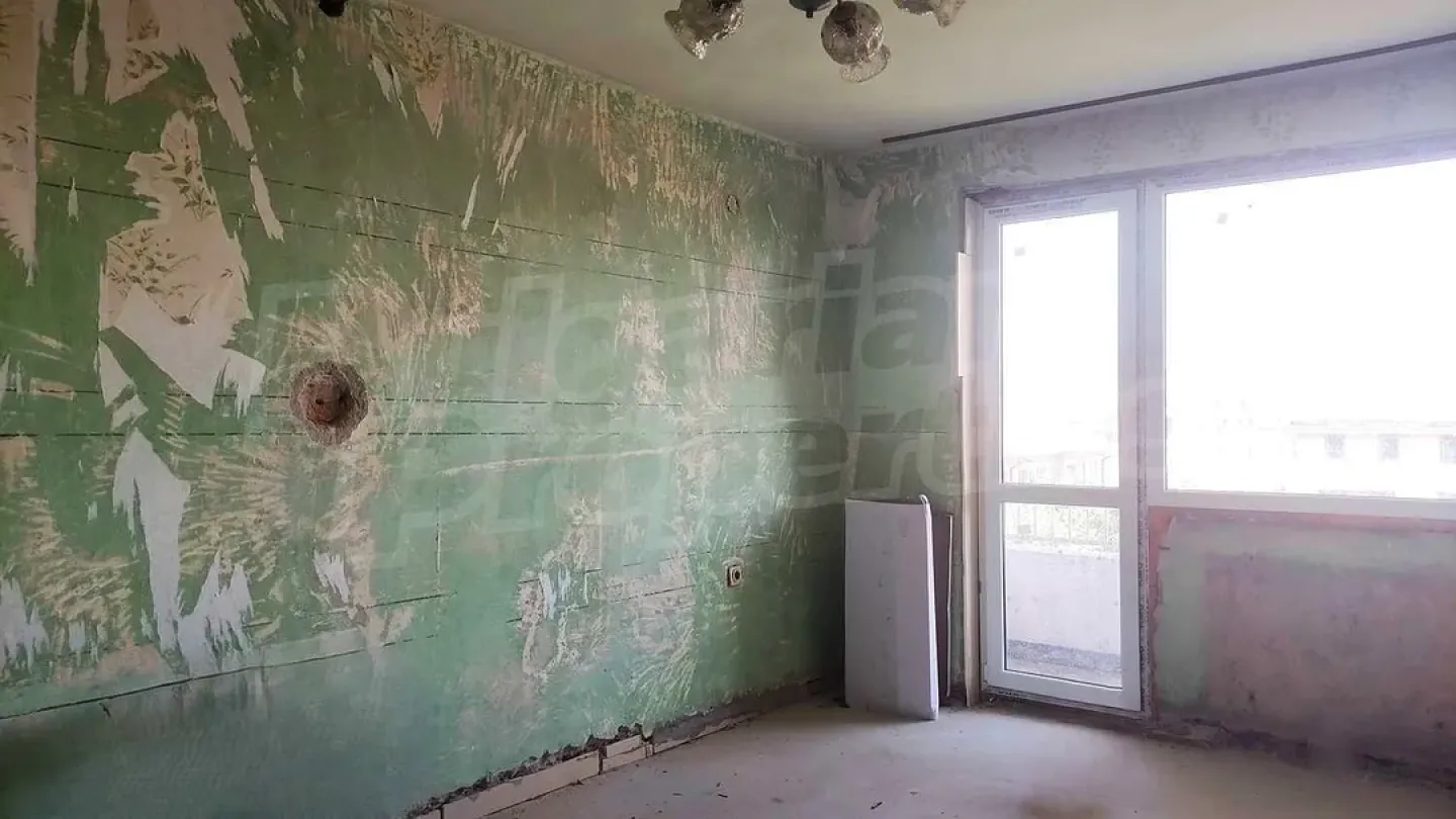 Spacious 3-Bedroom Apartment in Central Stara Zagora for Sale - Image 1