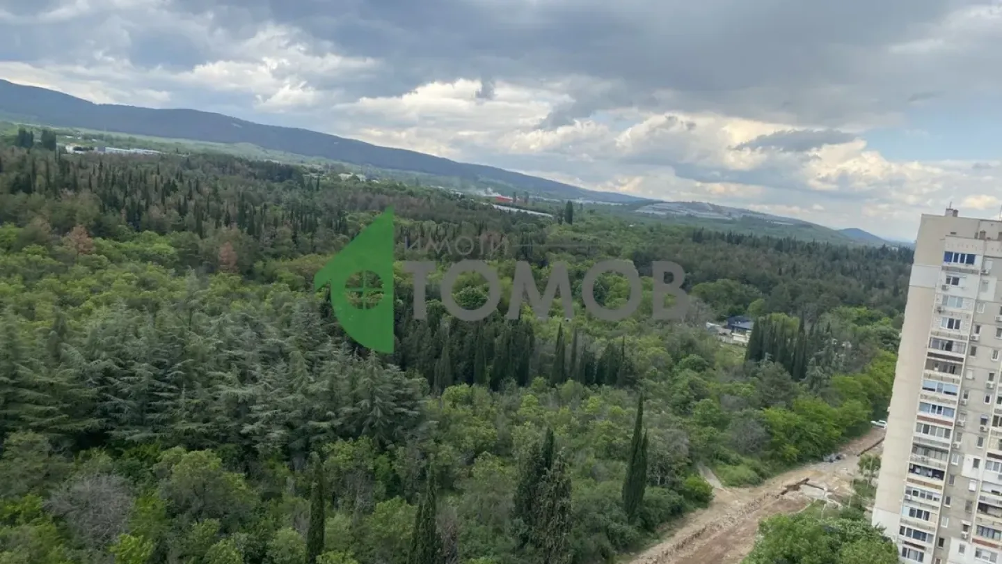 Spacious Three-Bedroom Apartment with Stunning City Views. - Image 1