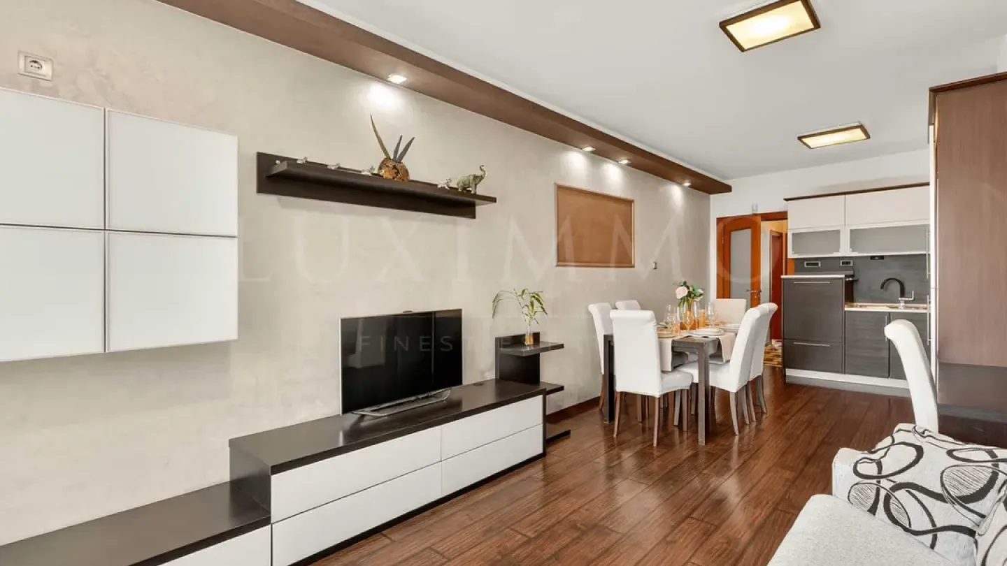 Spacious, Fully Furnished Apartment in Varna's Confuto District - Image 4