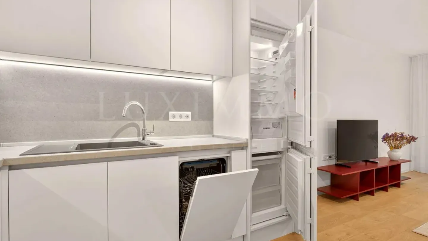 Stylish One-Bedroom Apartment in Varna's Heart – Fully Furnished - Image 3