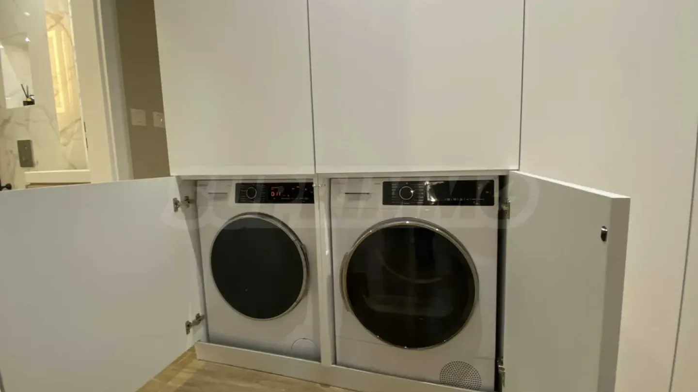 Stylish Three-Bedroom Apartment in Luxury Complex, Plovdiv - Image 5