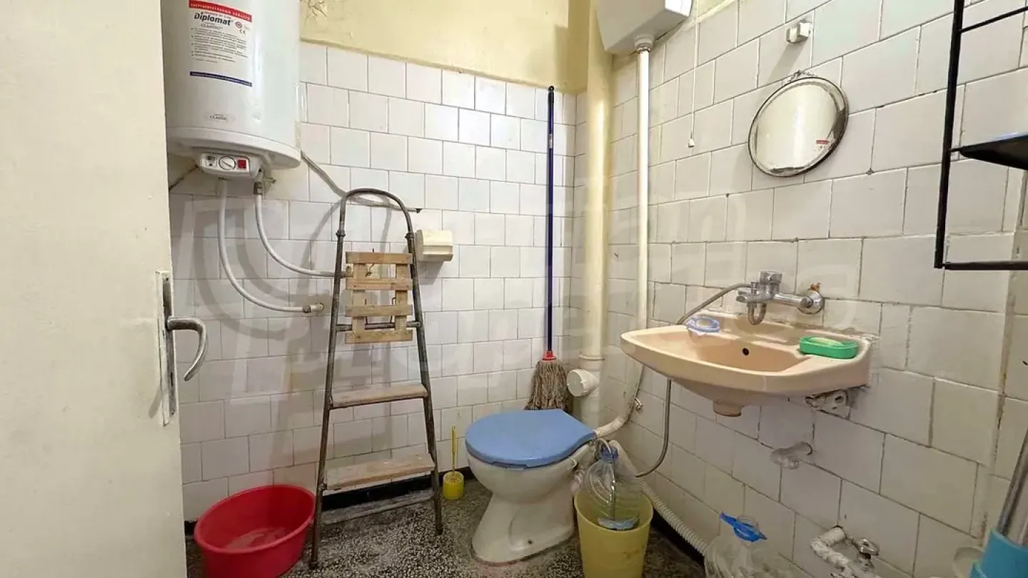 Spacious 1-Bedroom Apartment with Stunning Views in Stara Zagora - Image 5