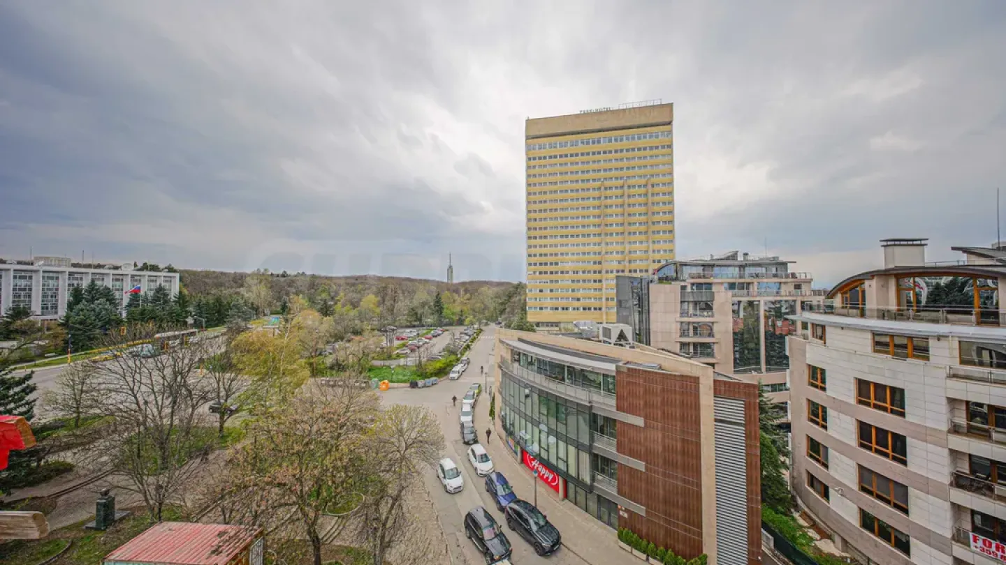 Spacious 3-Bed Apartment Near Sofia Gardens - Image 5