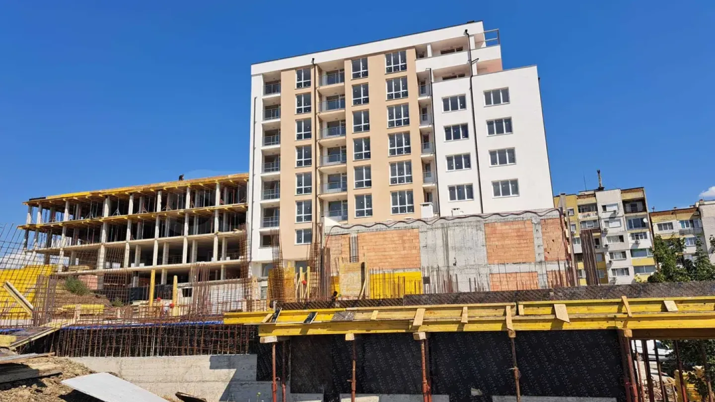 Spacious Burgas Apartment with Panoramic Lake View - Image 5