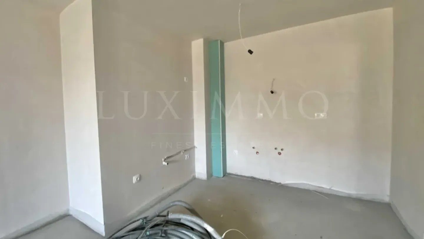 Spacious 1-Bedroom Apartment Near Danube with Terrace - Image 4