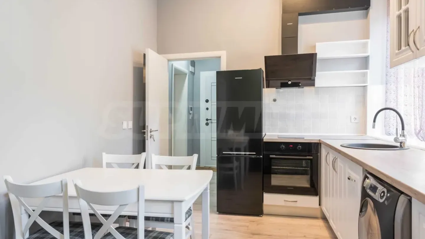 Stylish 2-Bedroom House with Garden for Rent in Varna - Image 2