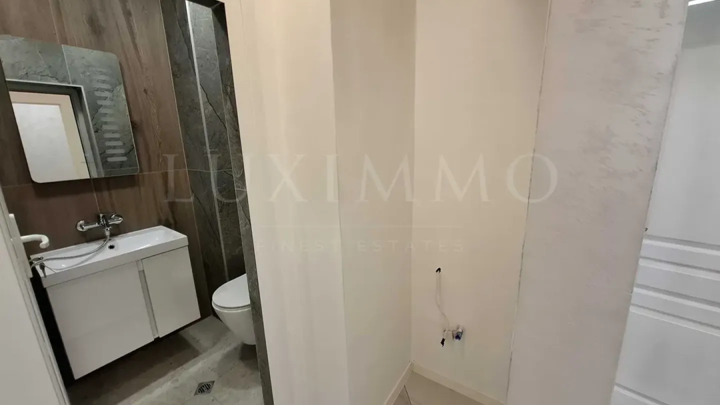 Stylish Renovated 2-Bed Apartment in Varna's Heart - €239,900 - Image 2