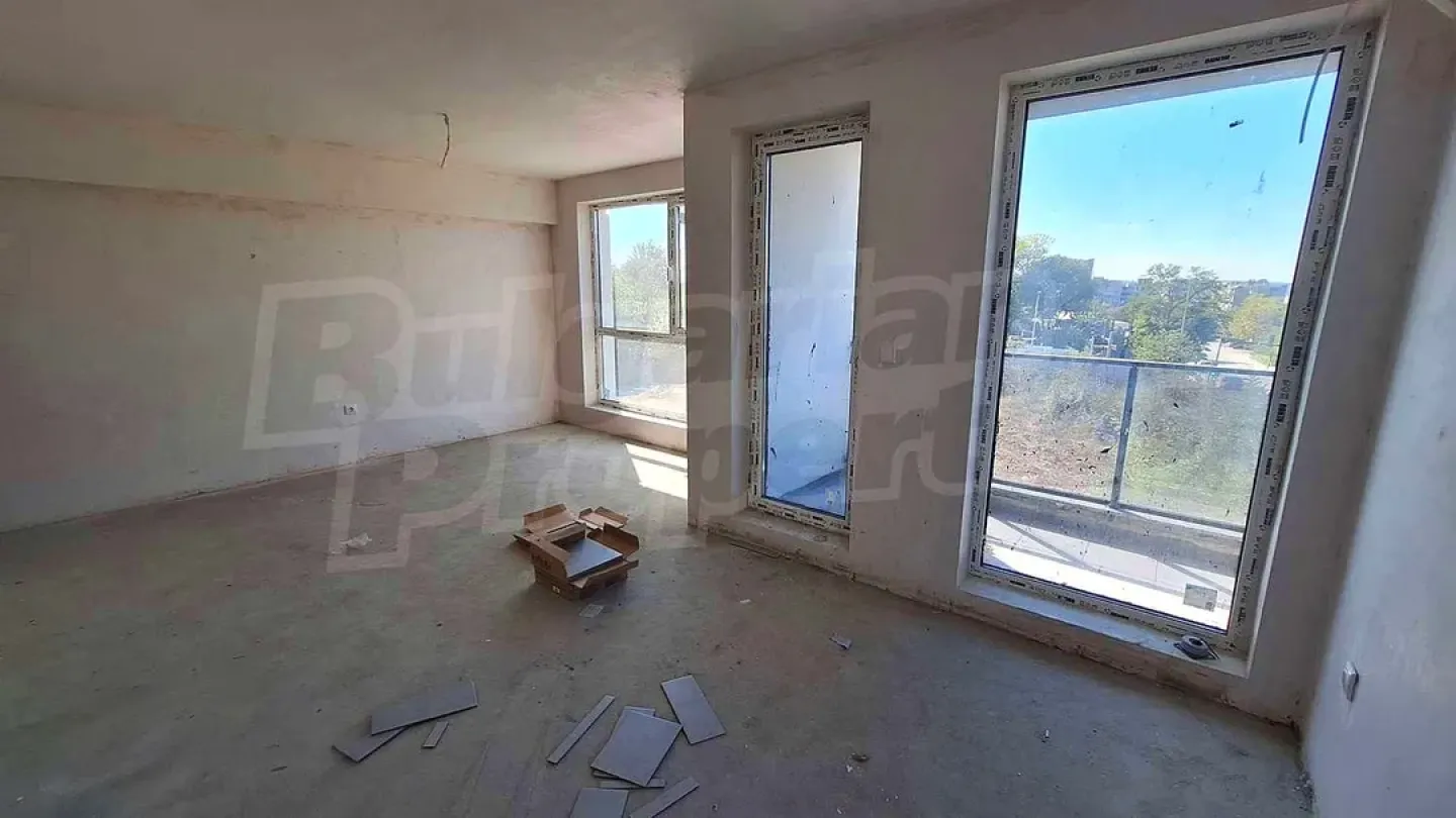 Spacious Two-Bedroom Apartment in New Varna Building - Image 2