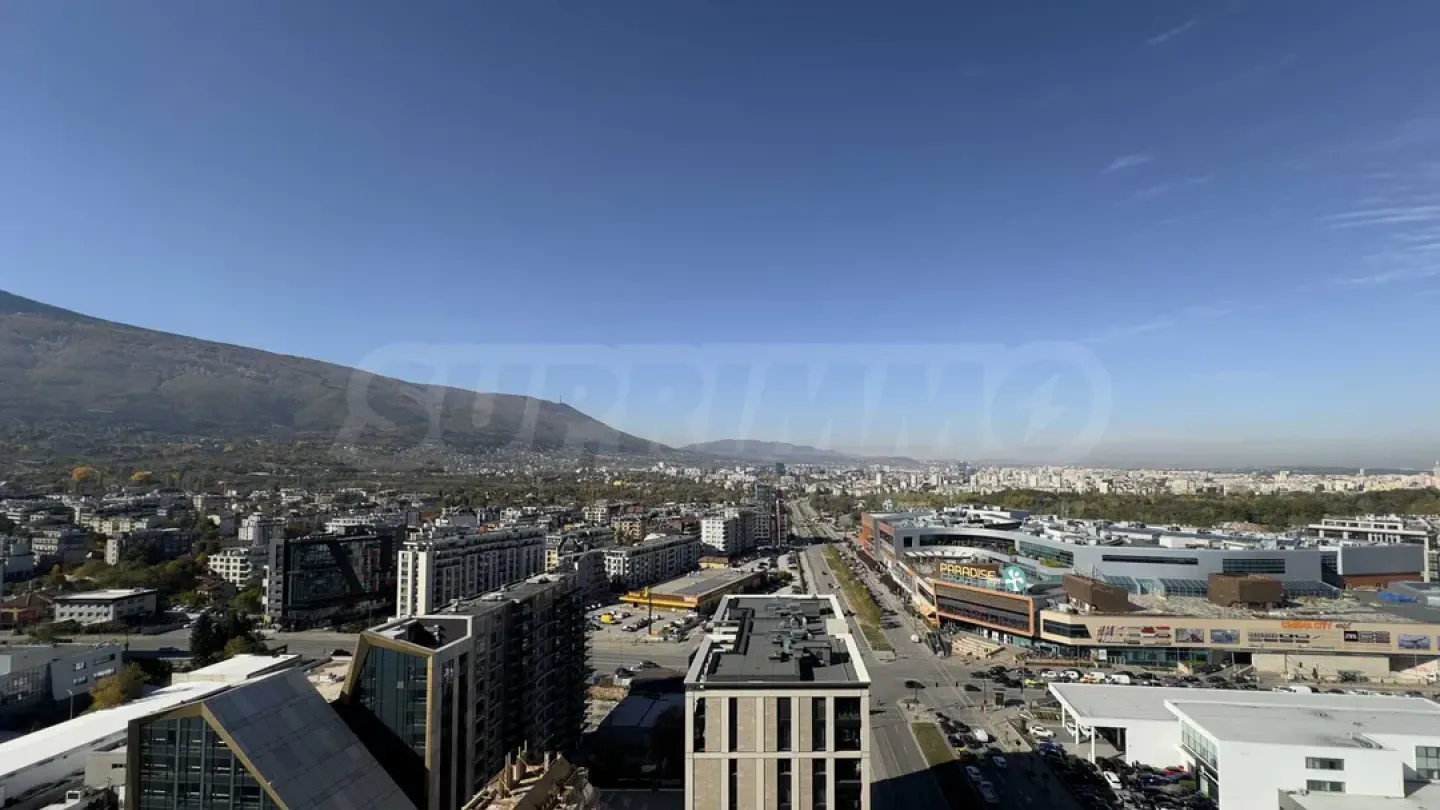 Spacious Smart Tower Apartment with Stunning City & Mountain Views - Image 1