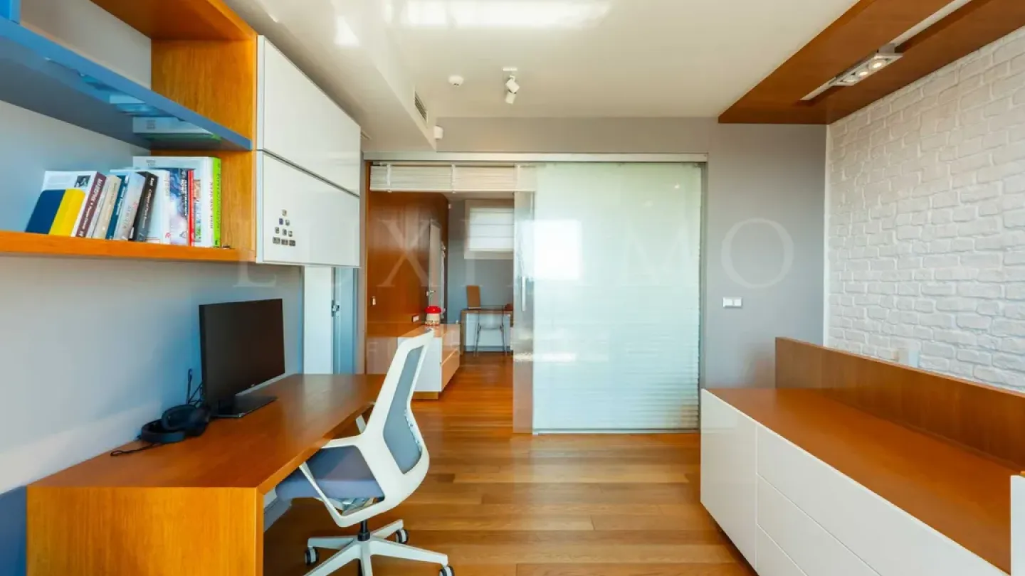 Spacious, Fully Furnished Maisonette with Sea Views in Burgas - Image 2