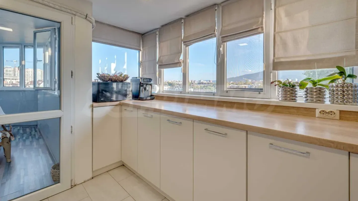 Spacious 3-Bedroom Apartment with Panoramic Views in Sofia - Image 2