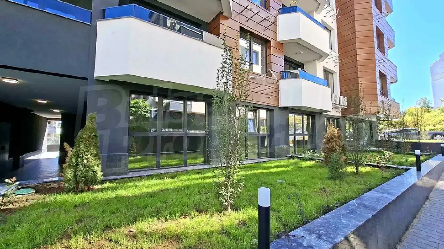 Spacious South-Facing Apartment in New Sofia Complex - Image 2