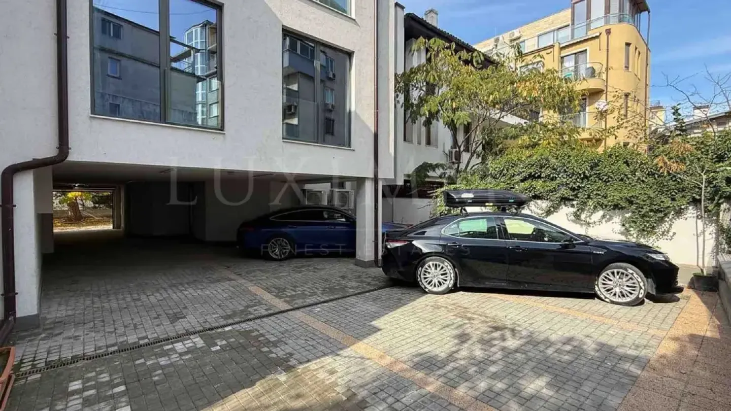 Spacious, Fully Furnished Apartment with Sea Views in Varna - Image 5