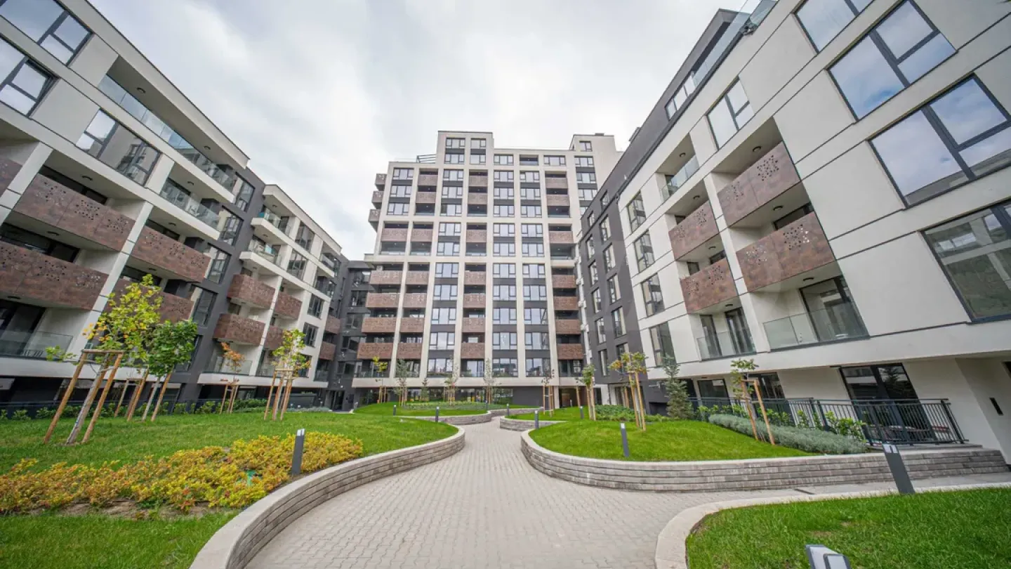 Spacious Sofia Apt w/ Panoramic Views & Garage - Image 3
