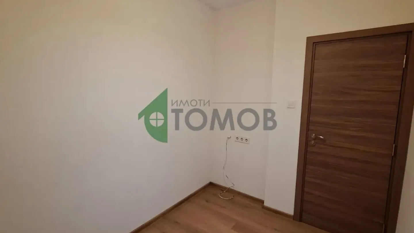 Spacious Three-Bedroom Apartment in Sought-After Stara Zagora - Image 2