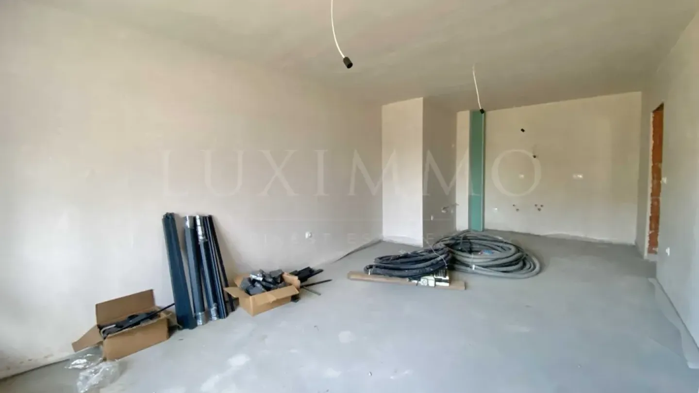 Spacious 1-Bedroom Apartment Near Danube with Terrace - Image 5