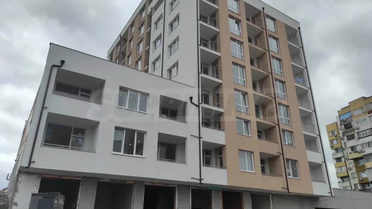 Spacious New Apartment with Lake Views in Burgas - Image 5