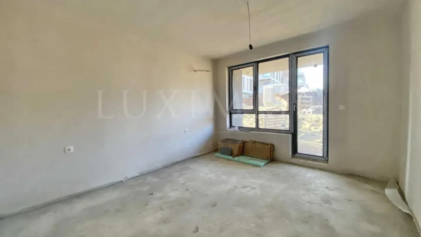 Spacious 1-Bedroom Apartment Near Danube with Terrace - Image 2